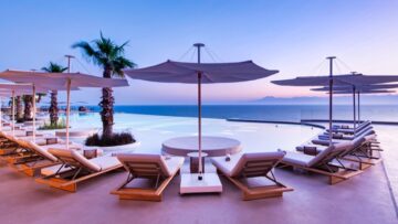 Regnum The Crown Resort SPA no Mediterrâneo com acesso ao National Golf Club