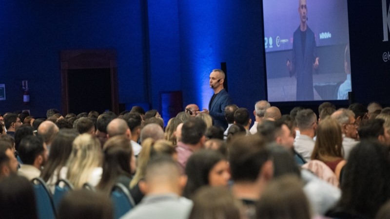 Ricardo Dalbosco especialista comunicação entre gerações mercado de luxo Brasil palestra