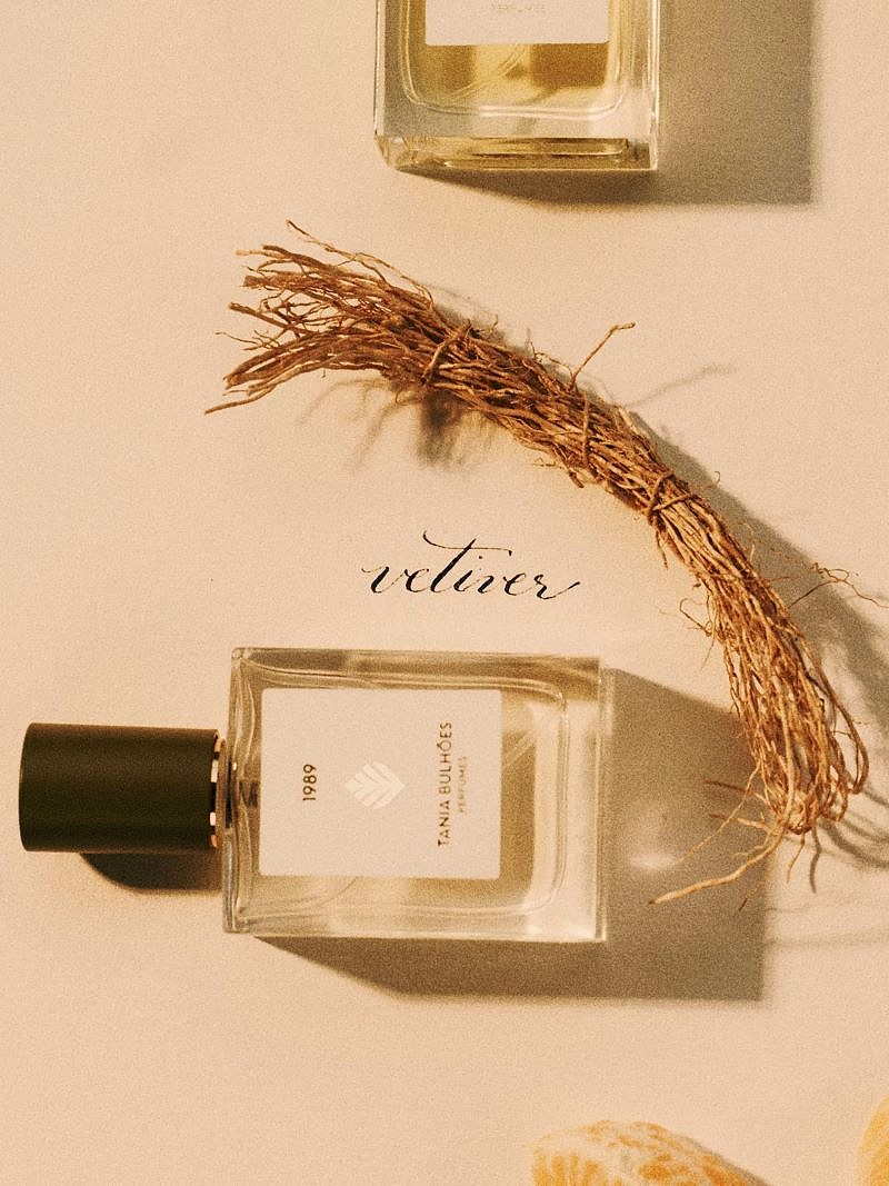 perfume feminino sofisticado 1989 Tania Bulhões fragrância com rosa damascena pimenta rosa e vetiver