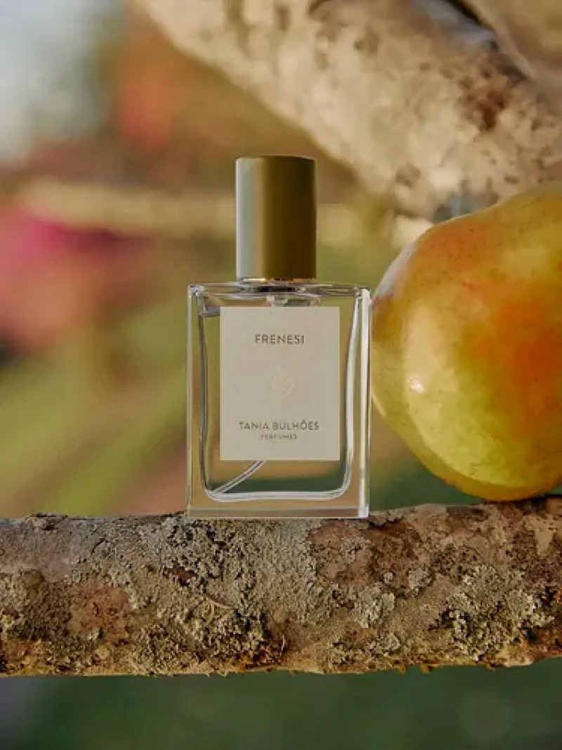 perfume feminino sofisticado Frenesi Tania Bulhões fragrância com pimenta Sichuan pera couro e musks