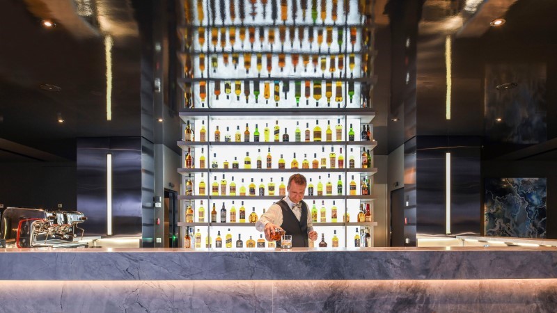 bar interno cruzeiro de luxo Scenic Eclipse