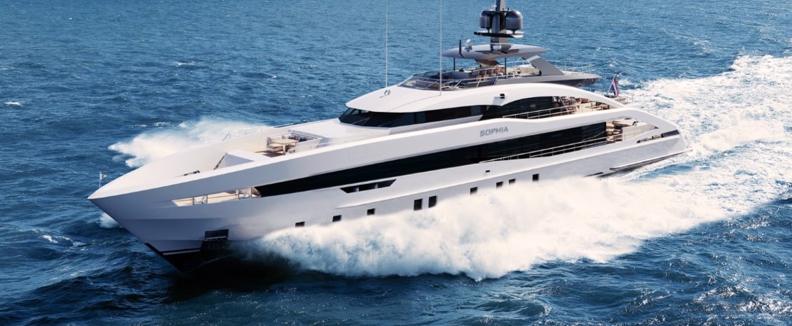 superiate de luxo Heesen Project Sophia navegando em alto mar com design contemporâneo e linhas elegantes