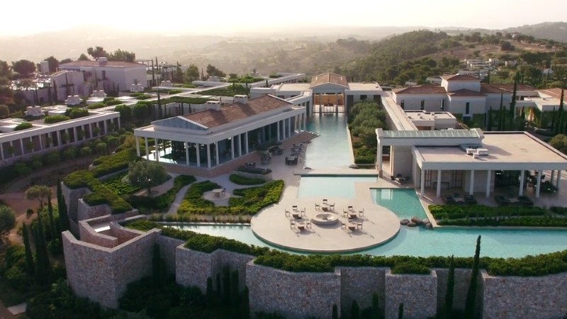 Paisagem do Peloponeso com vista para o Mar Egeu no Amanzoe