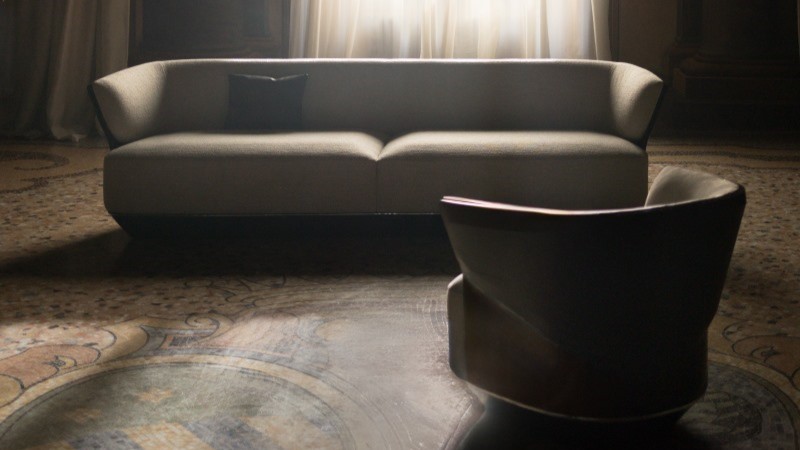 ambiente Bentley Home na Semana de Design de Milão 2026 com sofá e poltrona em composição sofisticada