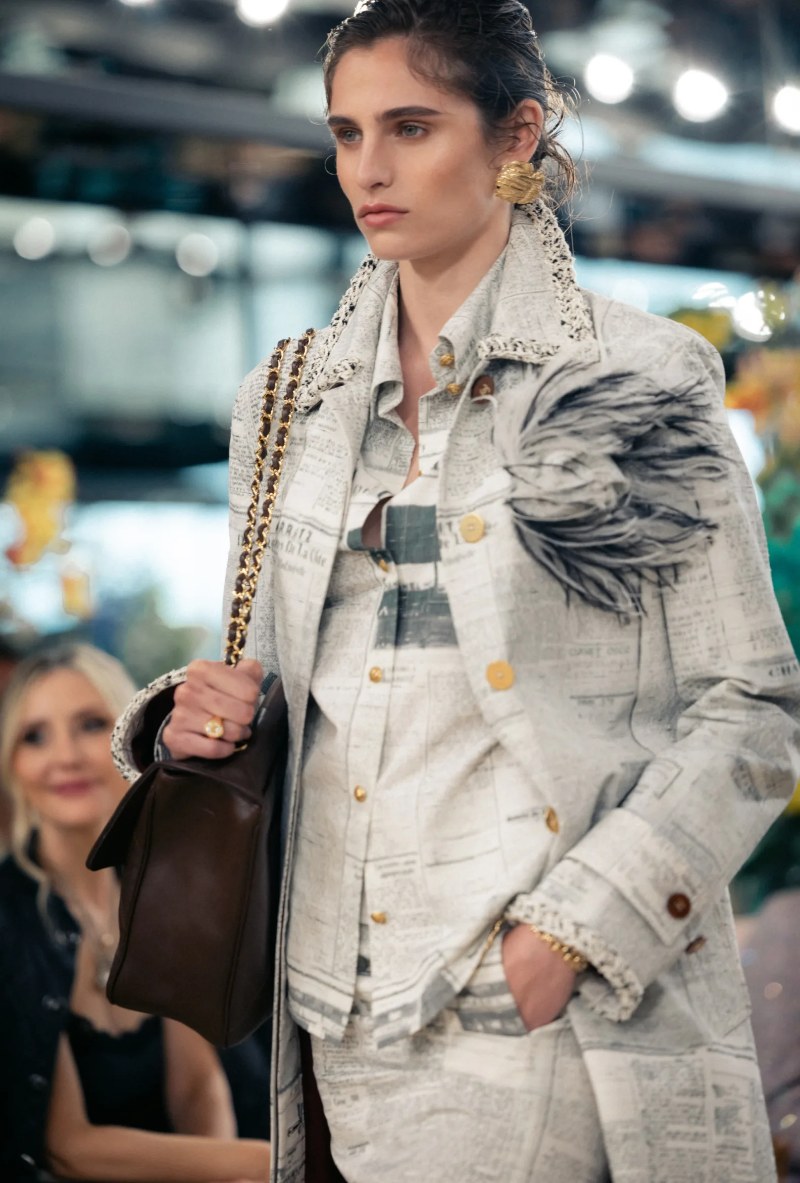  Look com referência ao estilo marinheiro na coleção Chanel Cruise 2027 em Biarritz 