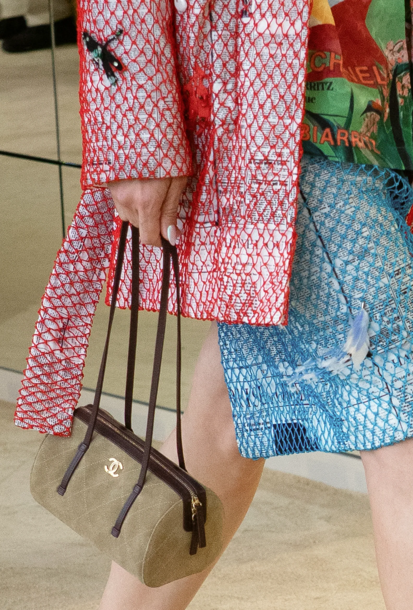 Look da Chanel Cruise 2027 com joias e elementos inspirados no mar em Biarritz