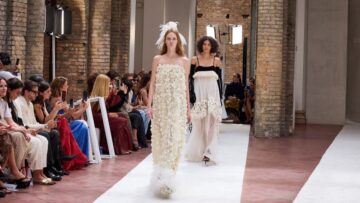Cris Barros apresentou a coleção Grazie em desfile na Pinacoteca de SP