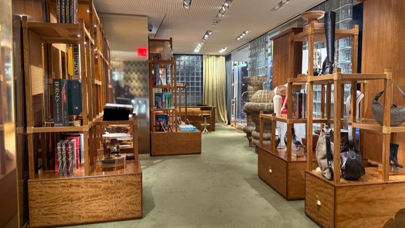 experiência no varejo de luxo com atendimento premium e ambientação sofisticada