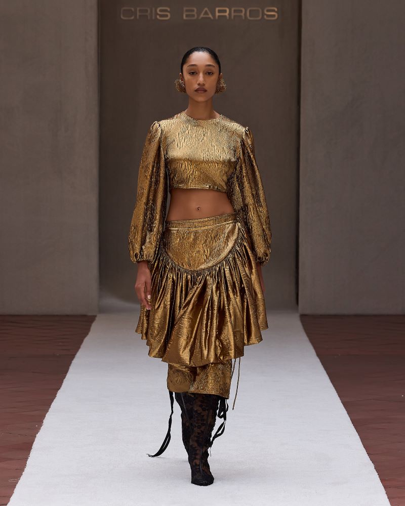 Fashion show em São Paulo com coleção inspirada em vivências italianas e identidade sofisticada