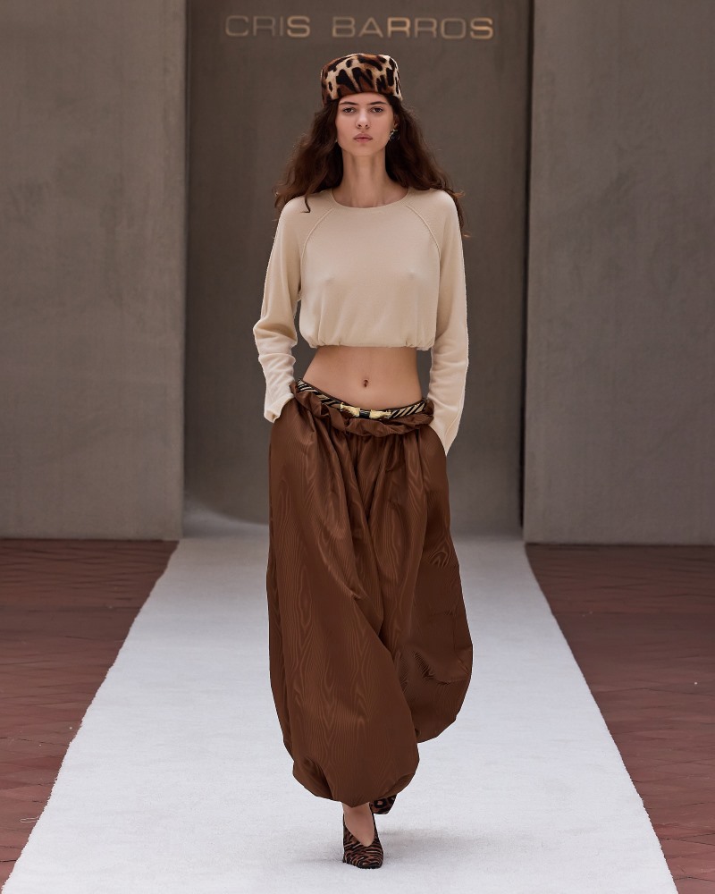 Desfile de moda na Pinacoteca unindo arte, arquitetura e moda brasileira contemporânea