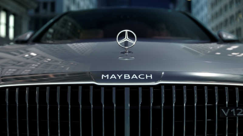 Mercedes Maybach Classe S detalhe frontal logo luxo automotivo premium