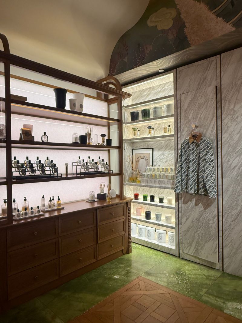 loja de luxo com curadoria e jornada do cliente diferenciada