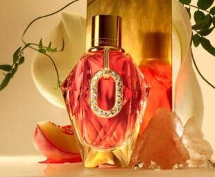 perfume feminino de luxo Rabanne Million Gold For Her Pure Diamonds em destaque com frasco dourado