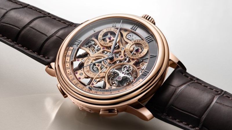 Relógio com grande sonnerie e turbilhão voador suíço