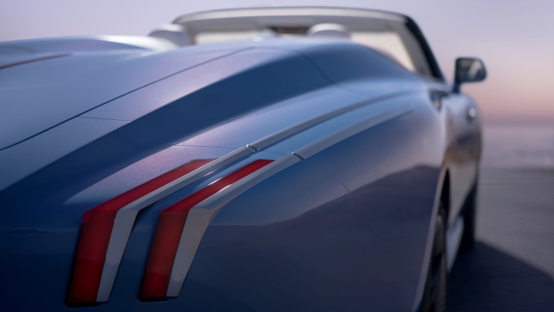 detalhe lanterna traseira Rolls Royce Nightingale precisão design