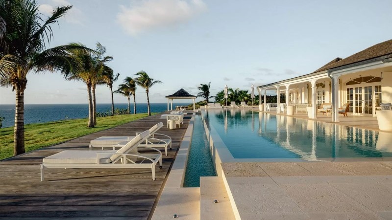 Villa de luxo no Caribe com vista frontal para o mar