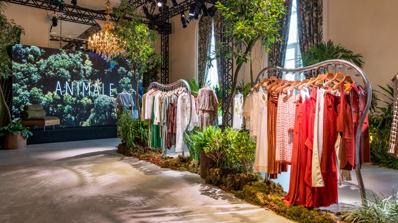Arquitetura experiencial para marcas premium une moda design e iluminação sensorial