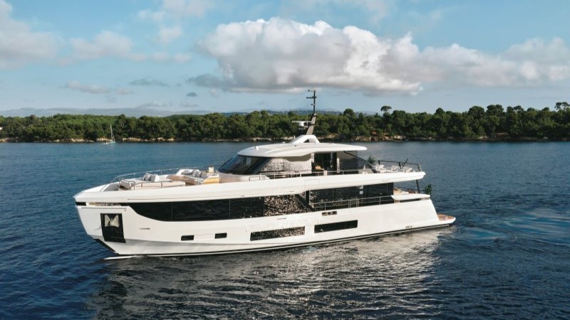 Azimut Grande 30 Metri destaca uso de fibra de carbono e engenharia naval avançada