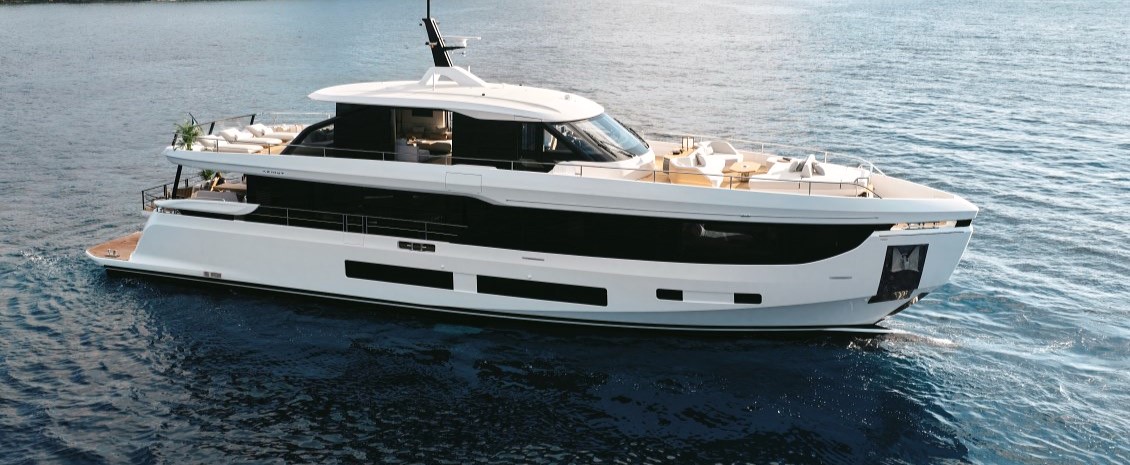 Azimut Grande 30 Metri megaiate de luxo com design italiano tecnologia híbrida e fibra de carbono