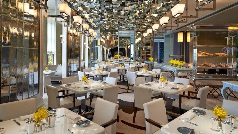 Café Un Deux Trois no Mandarin Oriental Taipei com experiência gastronômica internacional
