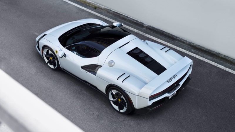 Ferrari SC40 em visão superior destacando design premiado Red Dot