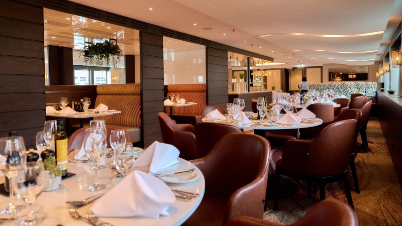 Restaurante sofisticado em navio da AmaWaterways