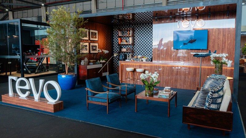 Lounge da Revo assinado por Sig Bergamin no Catarina Aviation Show
