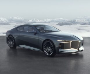 Vision BMW ALPINA em ângulo de três quartos destacando design frontal e lateral do novo conceito de luxo da BMW
