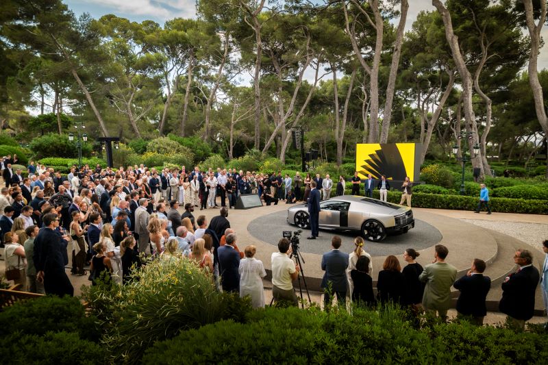 CEO da Audi apresenta oficialmente o Audi Nuvolari 1 durante evento internacional