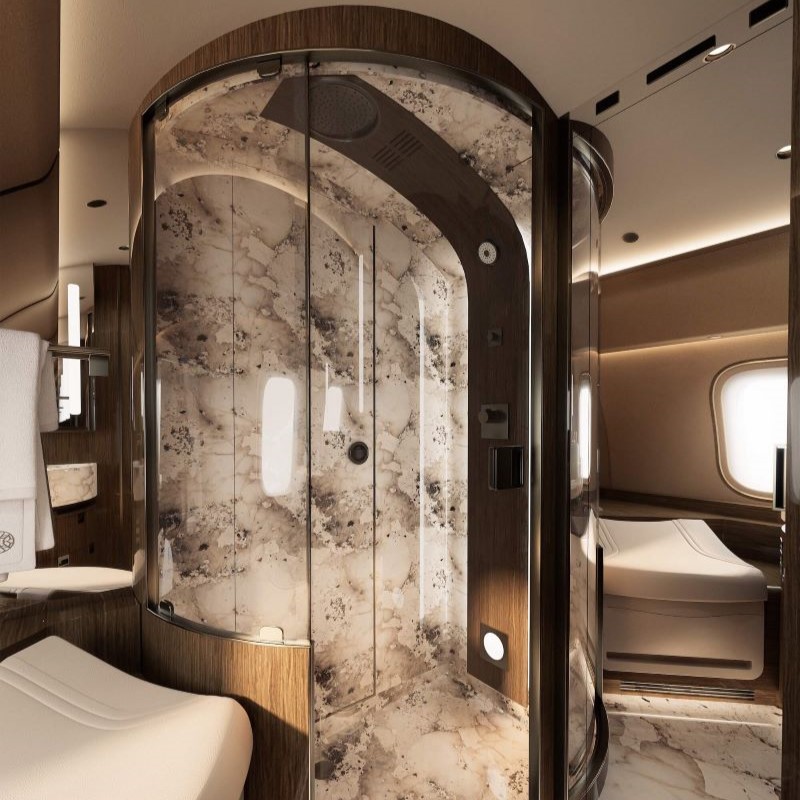 Banheiro com ducha do Bombardier Global 8000 reforça o conceito de luxo e bem estar a bordo