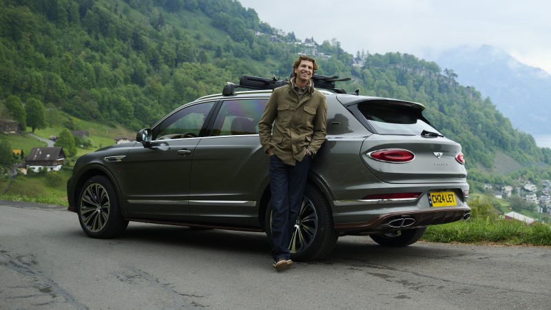 Bentley Bentayga EWB Chalet Edition com The Gstaad Guy durante apresentação da edição especial de luxo alpino