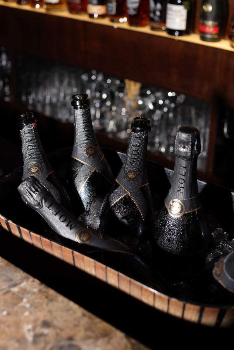 Garrafas da Collection Impériale Création Nº 1 armazenadas para preservação e maturação do champagne raro