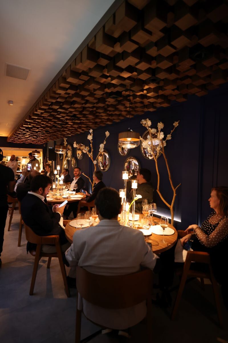 Evento de lançamento do champagne premium importado Collection Impériale Création Nº 1 em ambiente intimista