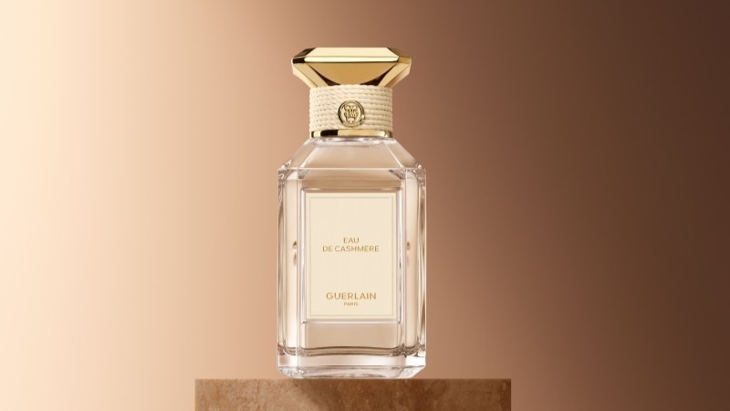 Perfume Guerlain Eau de cashmere com notas amadeiradas e musk branco inspirado na suavidade do cashmere