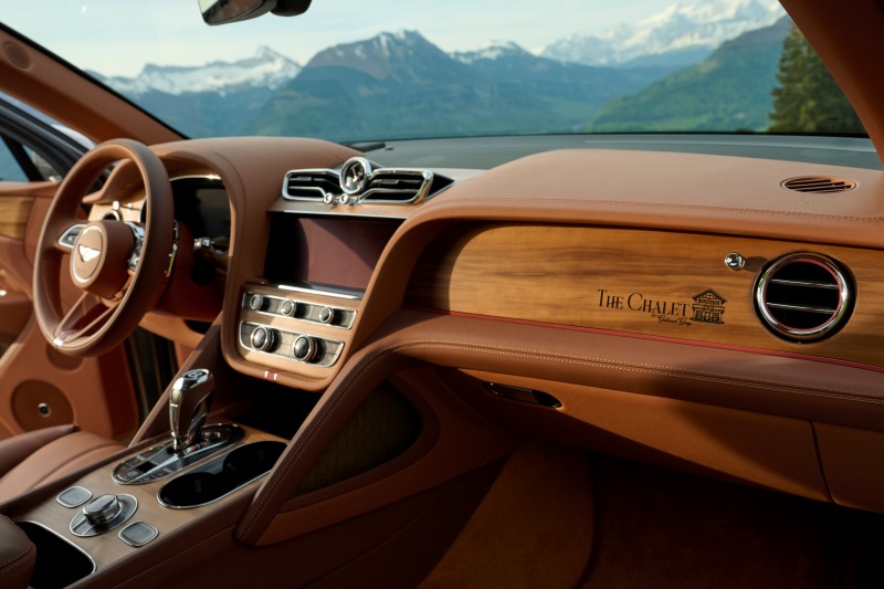 Painel em madeira e acabamento artesanal do Bentley Bentayga EWB Chalet Edition