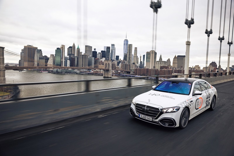 Mercedes Benz Classe S participa da campanha mundial 140 Years 140 Places em Nova York durante 2026