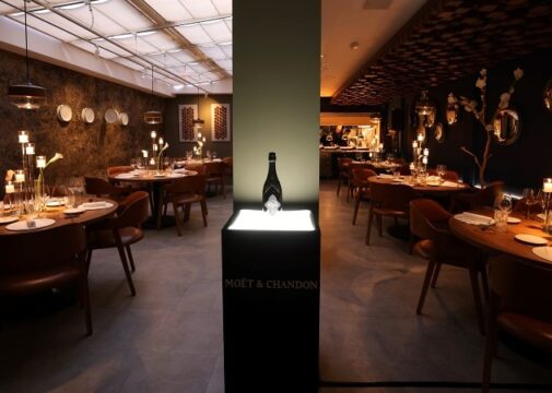 Collection Impériale Création Nº 1 da Moët & Chandon em exposição durante lançamento do champagne de prestígio no Brasil