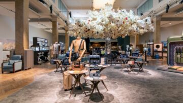 Showroom da Montblanc em Milão celebra 100 anos dos artigos de couro de luxo com bolsas e acessórios masculinos da coleção Primavera Verão 2027