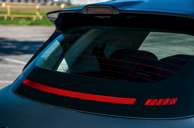 Brake light em LED do ORA 5 destacando o design traseiro do SUV elétrico