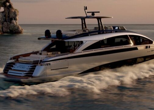 Pershing GTX90 navegando em mar aberto destacando design italiano alta performance e luxo náutico