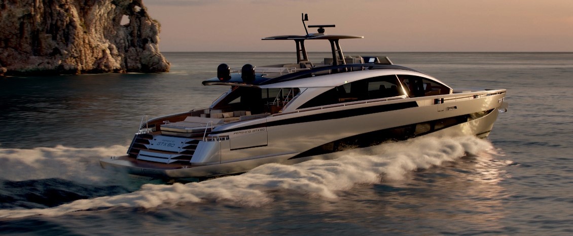 Pershing GTX90 navegando em mar aberto destacando design italiano alta performance e luxo náutico