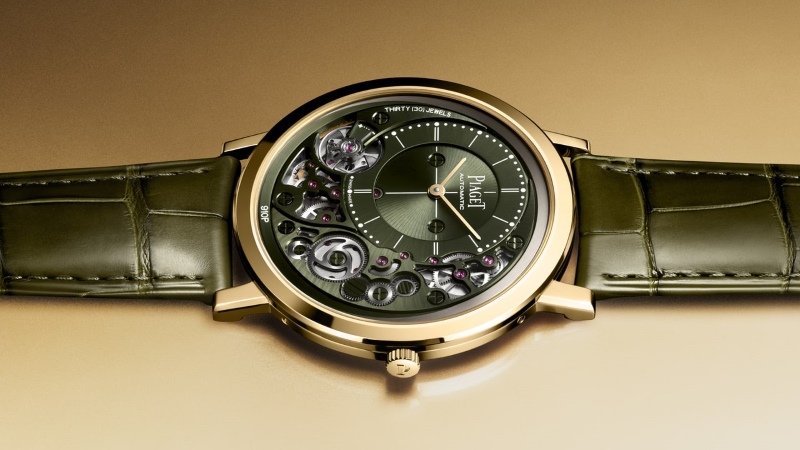 Relógio Piaget Altiplano ouro amarelo ultrafino automático na posição horizontal com design minimalista da alta relojoaria suíça