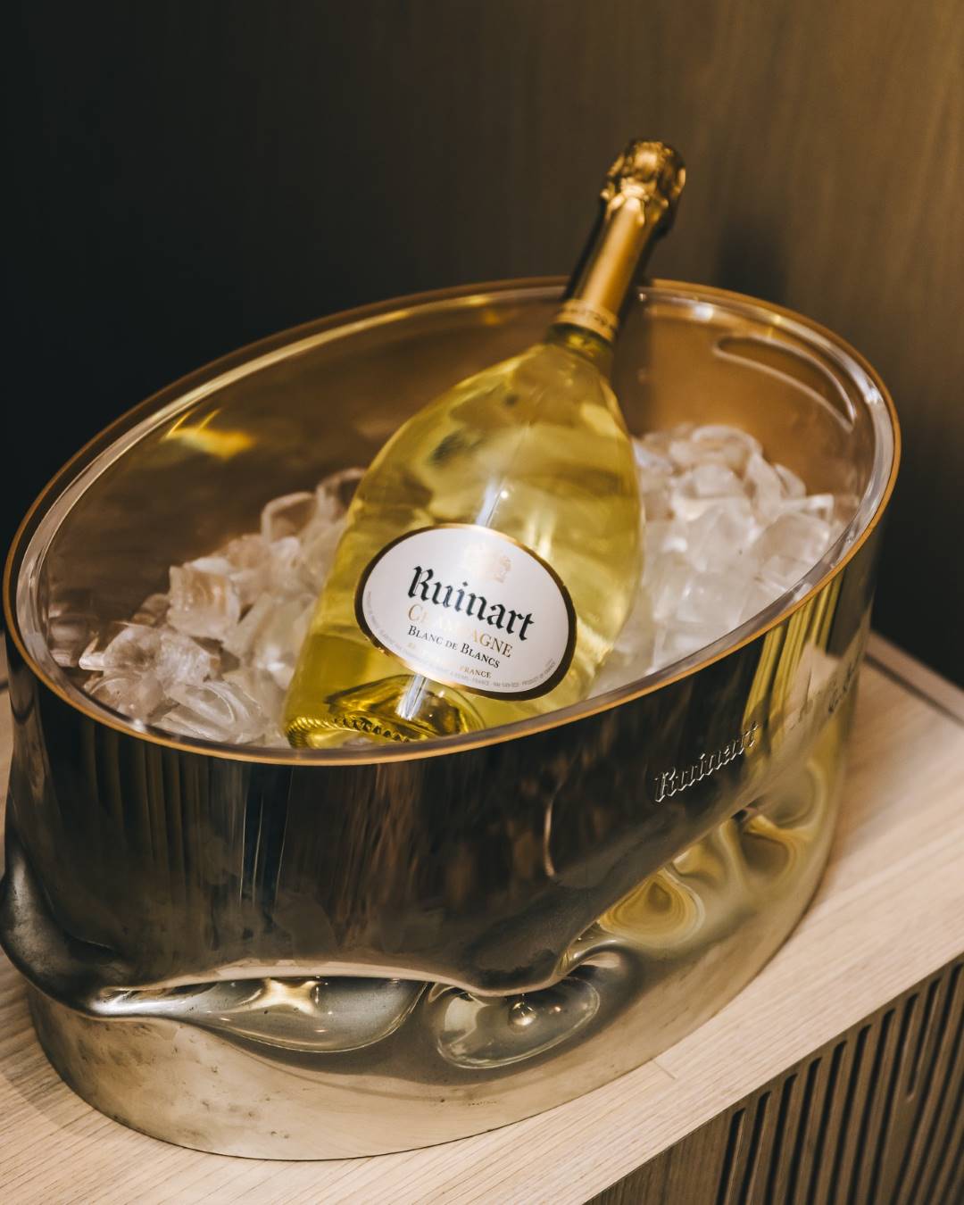 Champagne Blanc de Blancs em balde de gelo experiência premium