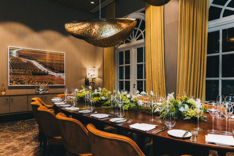 Sala Ruinart no Palácio Tangará com ambiente exclusivo para harmonizações e experiências gastronômicas de luxo