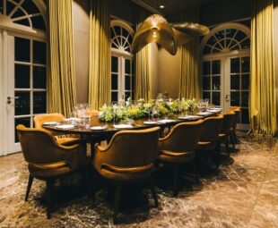 Sala Ruinart mesa de jantar luxo Palácio Tangará São Paulo