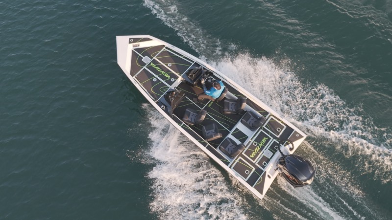 Vista superior da Sportman Pro 21 revela layout interno otimizado para pesca esportiva e organização de equipamentos