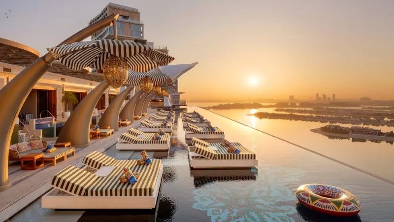 Cloud 22 Atlantis The Royal Dubai piscina de luxo com vista no pôr do sol