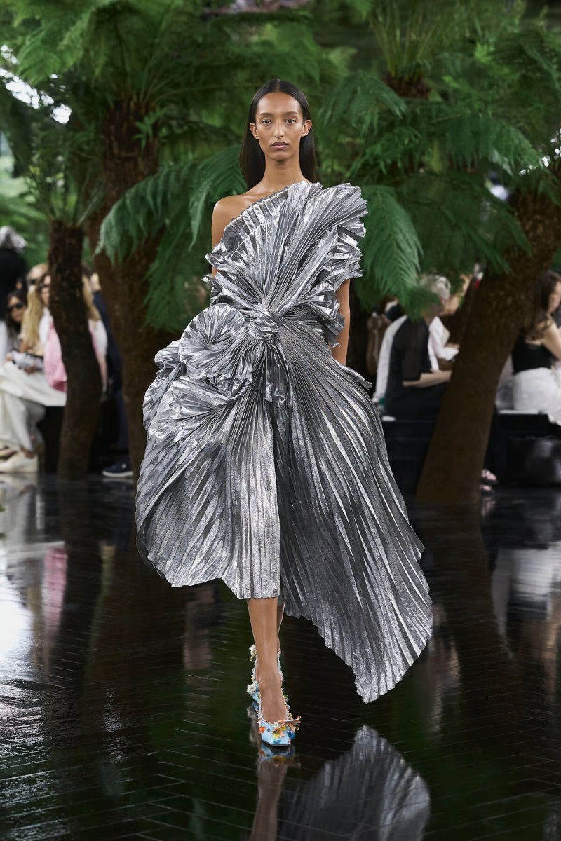 Look Dior Haute Couture apresentado durante a Semana de Alta Costura de Paris