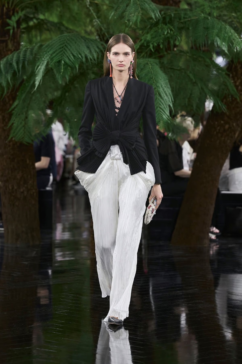 Look Dior apresentado durante o desfile Haute Couture Outono Inverno 2026 2027
