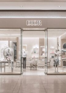 Fachada da Dior Shopping Cidade Jardim durante a inauguração da maior loja da marca no Brasil